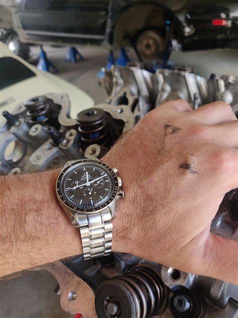 does omega speedmaster work.